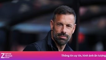Vì sao Leicester City chưa sa thải Van Nistelrooy