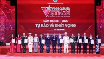 Chương trình 'Vinh quang Việt Nam' năm 2025 khơi dậy khát vọng vươn mình của dân tộc