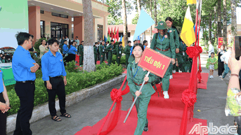 Sôi nổi Lễ xuất quân "Học kỳ trong Quân đội" tỉnh Tiền Giang năm 2025