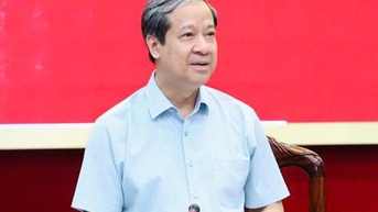 Bộ trưởng GD-ĐT: Dạy học thoải mái sáng tạo, coi thi 'cứ đúng quy định mà làm'