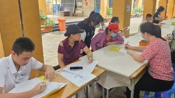 Có điểm thi lớp 10, phụ huynh tìm "kế hoạch B" cho con