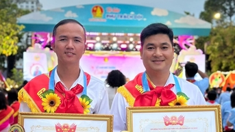 Hai giáo viên Quảng Nam nhận giải thưởng "Cánh én hồng"