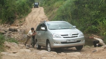 Thuở ấy lên núi, xuống biển