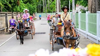 Đến cố đô Lampang nghe lọc cọc tiếng vó ngựa, ngắm bảo tháp lơ lửng giữa tầng mây