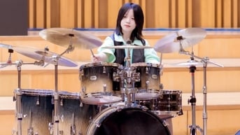 Lê Hà Linh Chi giành giải Đặc biệt cuộc thi âm nhạc Thanh Âm tại Việt Nam
