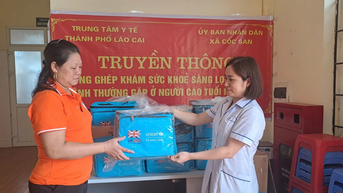 Hỗ trợ túi y tế, bộ đo huyết áp cho nhân viên y tế thôn, bản