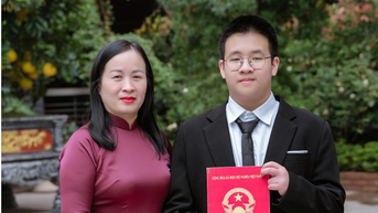 Mẹ “thủ khoa kép”: Học chuyên không nặng nếu là ước mơ con