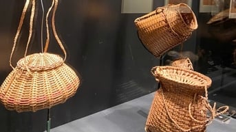 Giỏ cua, giỏ cá vào không gian trang trọng của Bảo tàng Mỹ thuật Việt Nam
