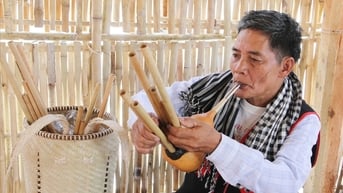 Người Nghệ nhân Ưu tú ở Phước Thắng tận tâm truyền dạy mã la