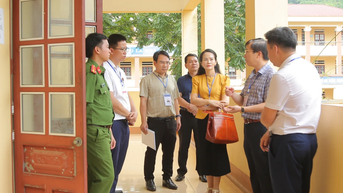 Kiểm tra công tác tổ chức kỳ thi tốt nghiệp THPT tại Văn Bàn