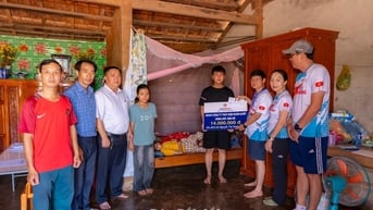 Hỗ trợ cậu học trò nghèo và gia đình trước kỳ thi tốt nghiệp THPT