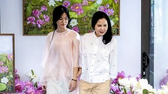 Đến gallery chỉ trưng bày một bức tranh sen
