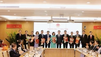 Bộ trưởng Nguyễn Mạnh Hùng: "Các cán bộ nghỉ công tác có thể rời vị trí làm việc, nhưng không bao giờ rời khỏi giá trị mà mình đã đóng góp"