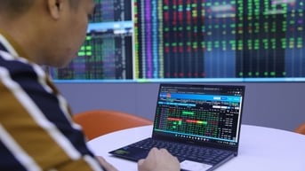 Chứng khoán tiếp tục phá đỉnh 3 năm