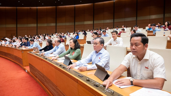 Quốc hội 'chốt' luật quy định công chức, viên chức chỉ có một quốc tịch