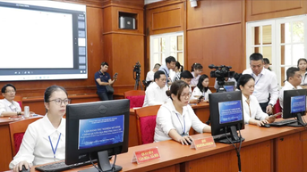 Chủ tịch UBND TPHCM chỉ đạo việc bố trí nhân sự Trung tâm Phục vụ hành chính công cấp xã