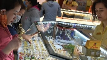 Giá vàng hôm nay, 25-6: Sụt giảm rất mạnh