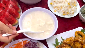 Milky White ពិសេសនៅក្នុងថាស Vinh Phuc ដ៏សម្បូរបែប បម្រើជាមួយបាយសម្រាប់អាហារស្រស់ស្រាយ