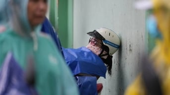 Vợ chồng cãi nhau vì chuyện “đưa con đi thi là không để con lớn”