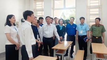 Phó Thủ tướng kiểm tra công tác chuẩn bị kỳ thi tốt nghiệp THPT tại Quảng Ninh