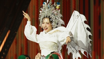 Phuong My Chi sang boi in 'Em xinh', Tang Duy Tan សប្បាយចិត្តដែលបានចូលក្រុម Bich Phuong