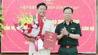 Công bố và trao Quyết định của Viện trưởng Viện Kiểm sát nhân dân tối cao về công tác cán bộ