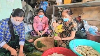 Phụ nữ tiêu biểu học tập và làm theo Bác