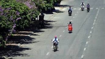 Hà Nội trời nắng đến 34 độ, Nam Bộ chiều tối mưa to
