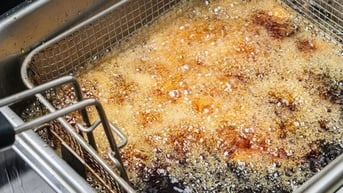 Dầu ăn chăn nuôi 'phù phép' thành dầu ăn cho người: Bộ Y tế khuyến cáo người dân