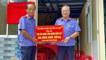 Viện Kiểm sát nhân tỉnh trao nhà nghĩa tình