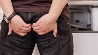 Lạm dụng đồ cay nóng có thể khiến bệnh trĩ trầm trọng thêm