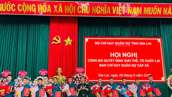 Bàn giao Ban Chỉ huy Quân sự 4 huyện về Ban Chỉ huy phòng thủ khu vực 4-Chư Prông