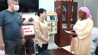 Nét đẹp đời thường: Chia sẻ với bệnh nhi có hoàn cảnh khó khăn