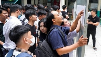 Thi tốt nghiệp THPT 2025: Khát vọng của những thí sinh lớn tuổi