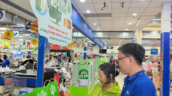 Mua hàng bằng túi môi trường, Co.opmart tặng ngay rau củ xanh
