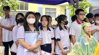ការប្រឡងសញ្ញាបត្រមធ្យមសិក្សាទុតិយភូមិឆ្នាំ 2025៖ បេក្ខជនត្រឡប់មកផ្ទះវិញទាំងភ្លៀងទាំងក្រៀមក្រំព្រោះសំណួរគណិតវិទ្យាពិបាក