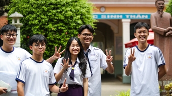 រូបភាពបេក្ខជននៅទីក្រុងហូជីមិញថ្ងៃដំបូងនៃការប្រឡងសញ្ញាបត្រមធ្យមសិក្សាទុតិយភូមិ