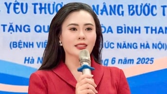Hoa hậu Phan Kim Oanh xúc động nghị lực sống của em nhỏ nhiễm chất độc da cam