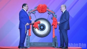 Thủ tướng Phạm Minh Chính thăm Sở Giao dịch Chứng khoán Thượng Hải