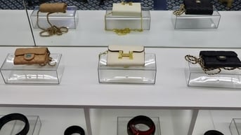 Trưng bày 300 sản phẩm bị thu giữ trong tháng cao điểm chống hàng giả
