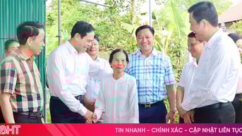 Trao tặng 53.351 phần quà cho người có công với cách mạng