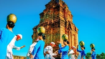 Văn hóa Chăm trong trang phục và lễ hội Kate