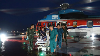 Cấp cứu hàng không đưa bệnh nhân bị thủng tạng về đất liền an toàn