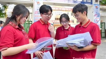 Tâm trạng trái ngược của thí sinh hoàn thành ngày thi đầu tiên