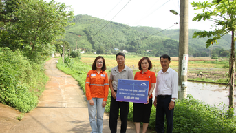 Núi Pháo góp phần “thắp sáng làng quê”