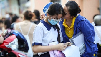 'Hai khuôn mặt' cảm xúc của cha mẹ khi con thi tốt nghiệp