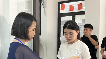오늘 아침, 약 115만 명의 응시자가 문학 시험을 치르기 시작하면서 시험 문제에 대한 추측은 사라졌습니다.