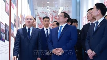 Thủ tướng tìm hiểu hoạt động của Sàn giao dịch chứng khoán Thượng Hải