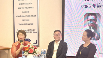 Nhà văn Đông Tây: “Hãy viết thật tốt và cùng chia sẻ với nhau”