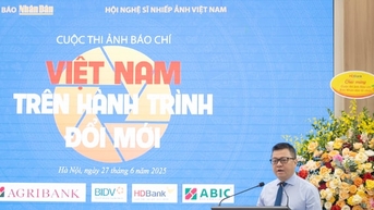 បើកការប្រកួតរូបថតសារព័ត៌មាន "វៀតណាមលើដំណើរនៃការបង្កើតថ្មី"